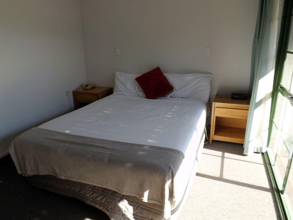 Karaka Tree Motel Taupo Exterior photo