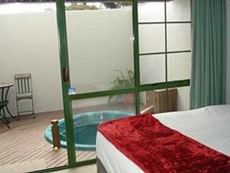 Karaka Tree Motel Taupo Exterior photo