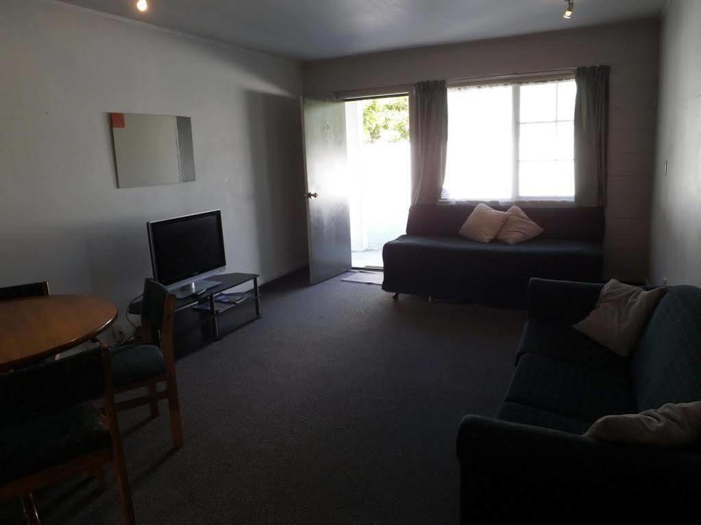 Karaka Tree Motel Taupo Exterior photo